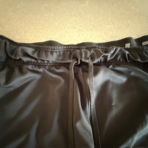 2 Nike Women's Black 4" Dri-Fit Athletic Pockets Shorts XL GUC See notes - Picture 4 of 8